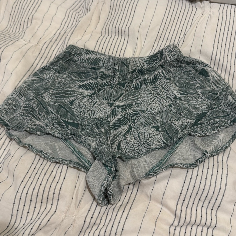 Girls O’Neill shorts small